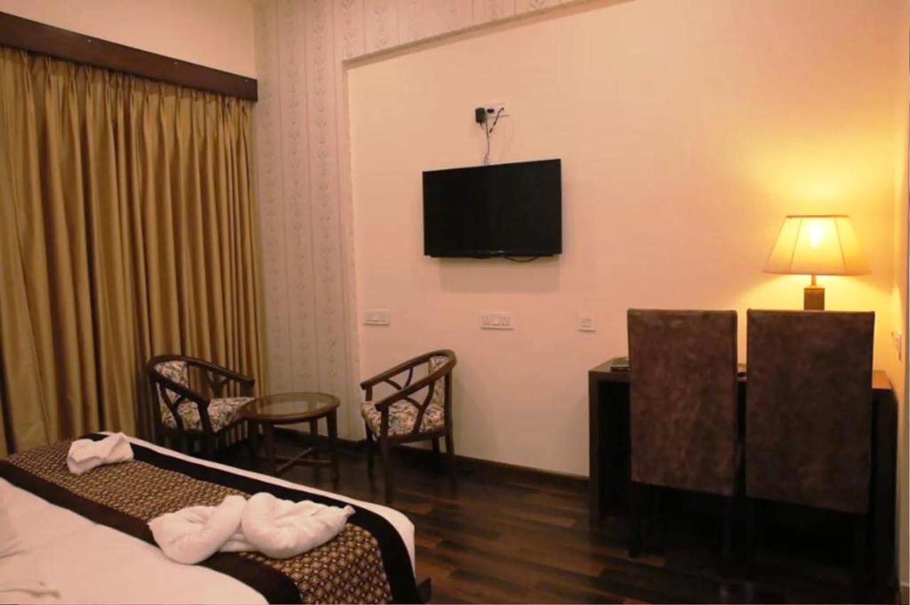 Hotel Citi Inn Grande Zirakpur Экстерьер фото
