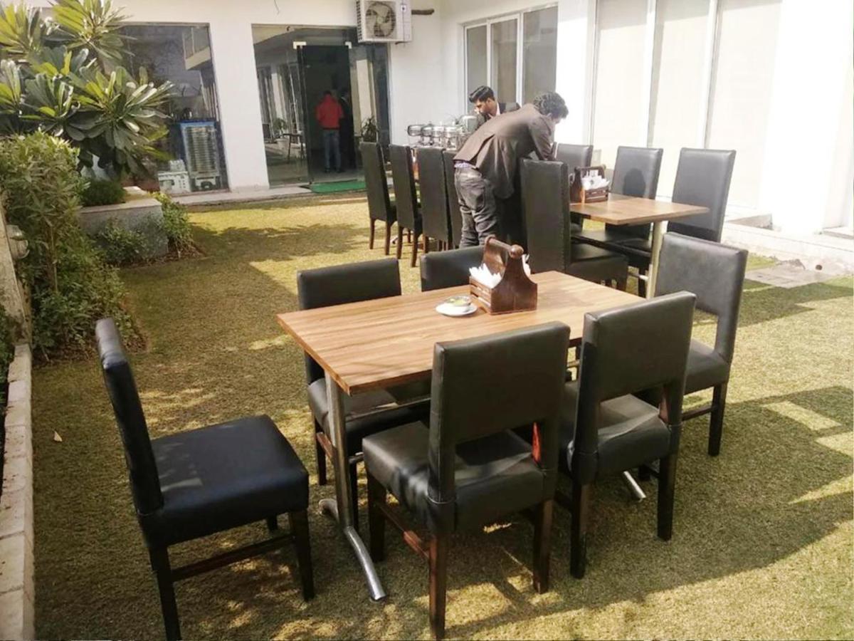Hotel Citi Inn Grande Zirakpur Экстерьер фото