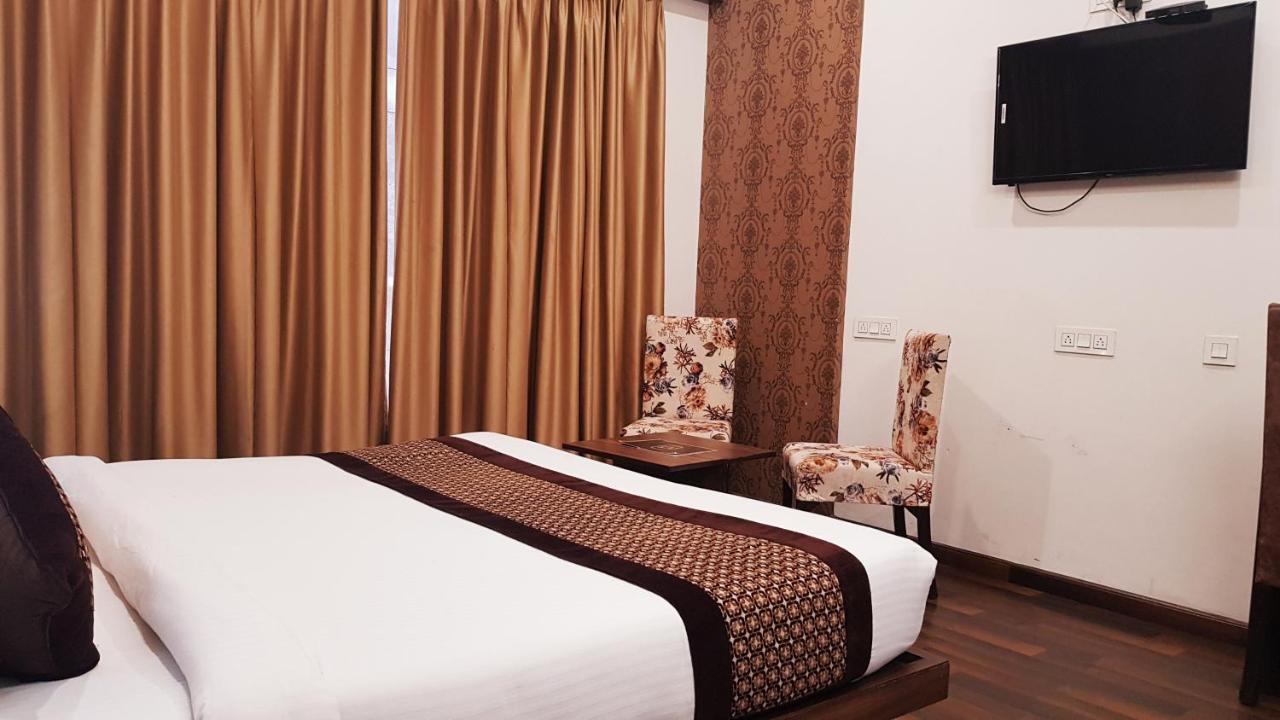 Hotel Citi Inn Grande Zirakpur Экстерьер фото