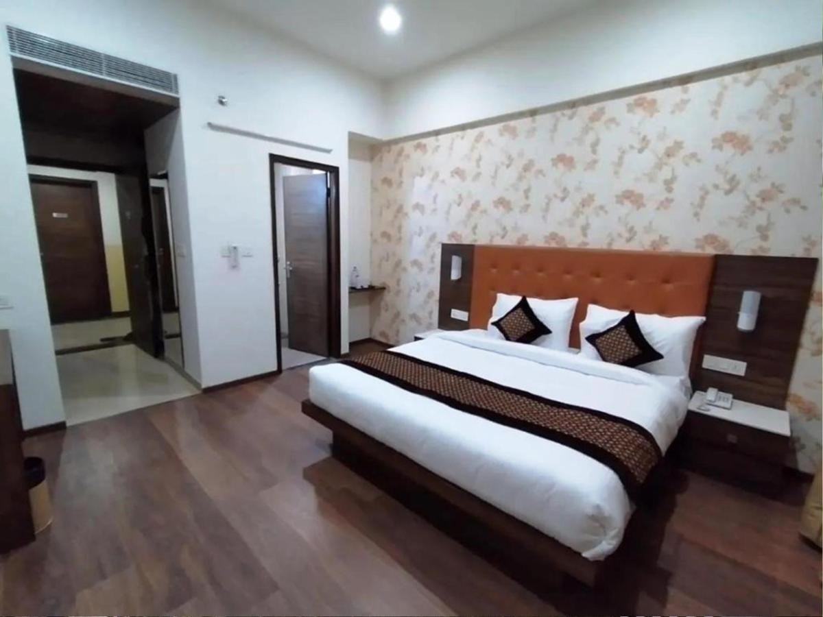 Hotel Citi Inn Grande Zirakpur Экстерьер фото