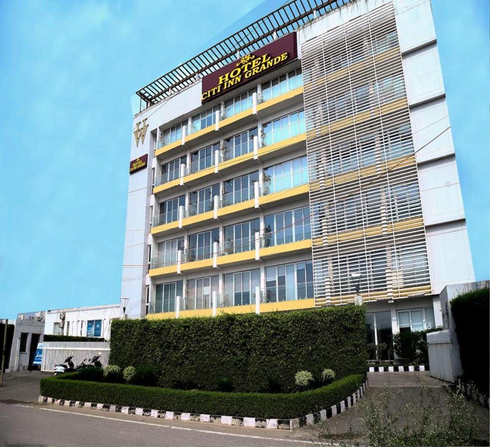 Hotel Citi Inn Grande Zirakpur Экстерьер фото