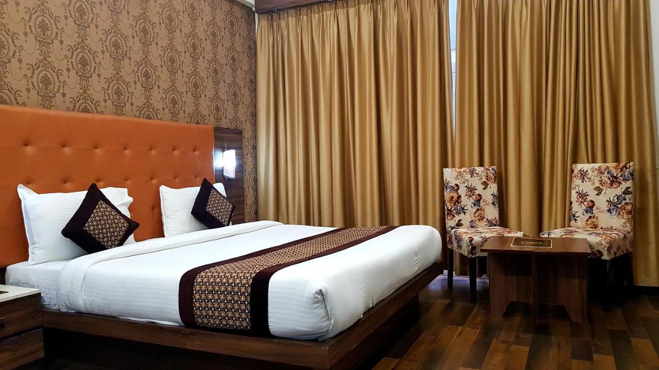 Hotel Citi Inn Grande Zirakpur Экстерьер фото